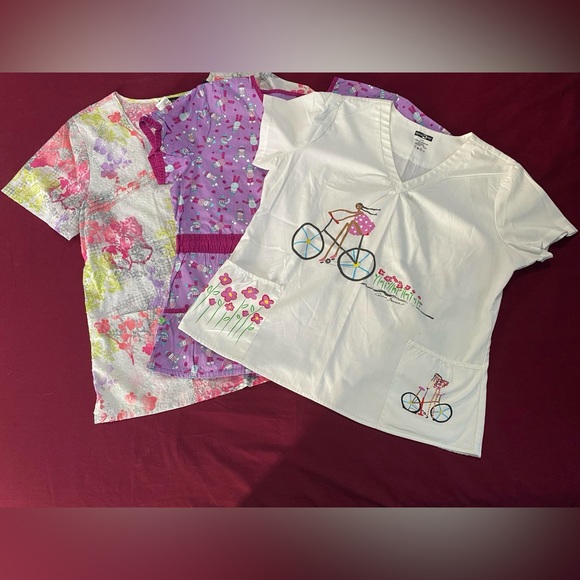 Women’s scrub top lot - Picture 1 of 8